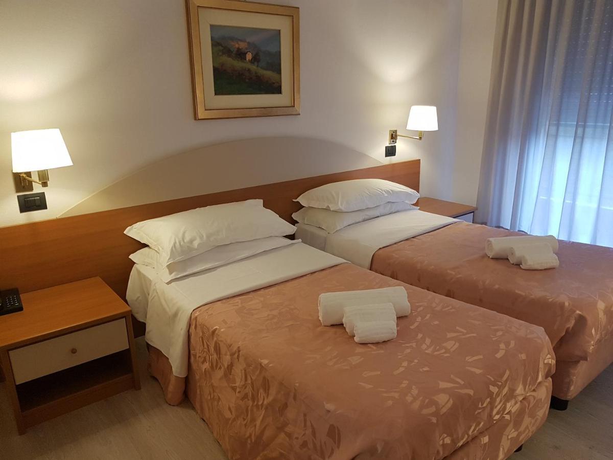 Roero Park Hotel Sommariva Perno Eksteriør bilde