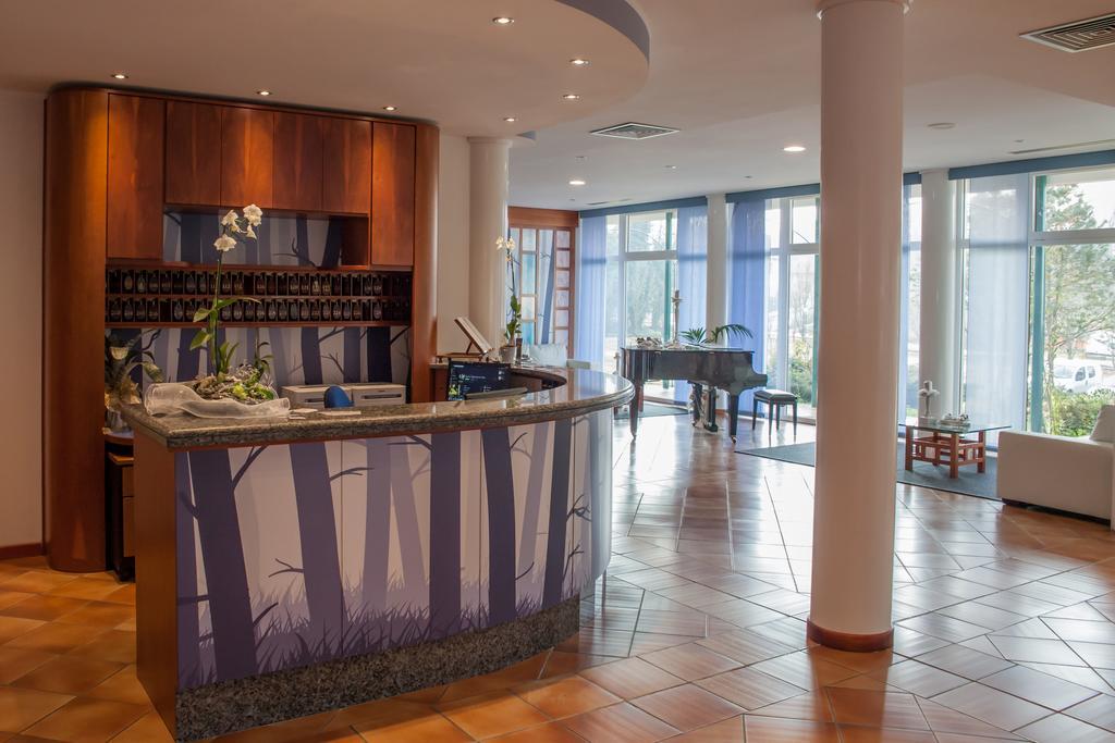 Roero Park Hotel Sommariva Perno Eksteriør bilde