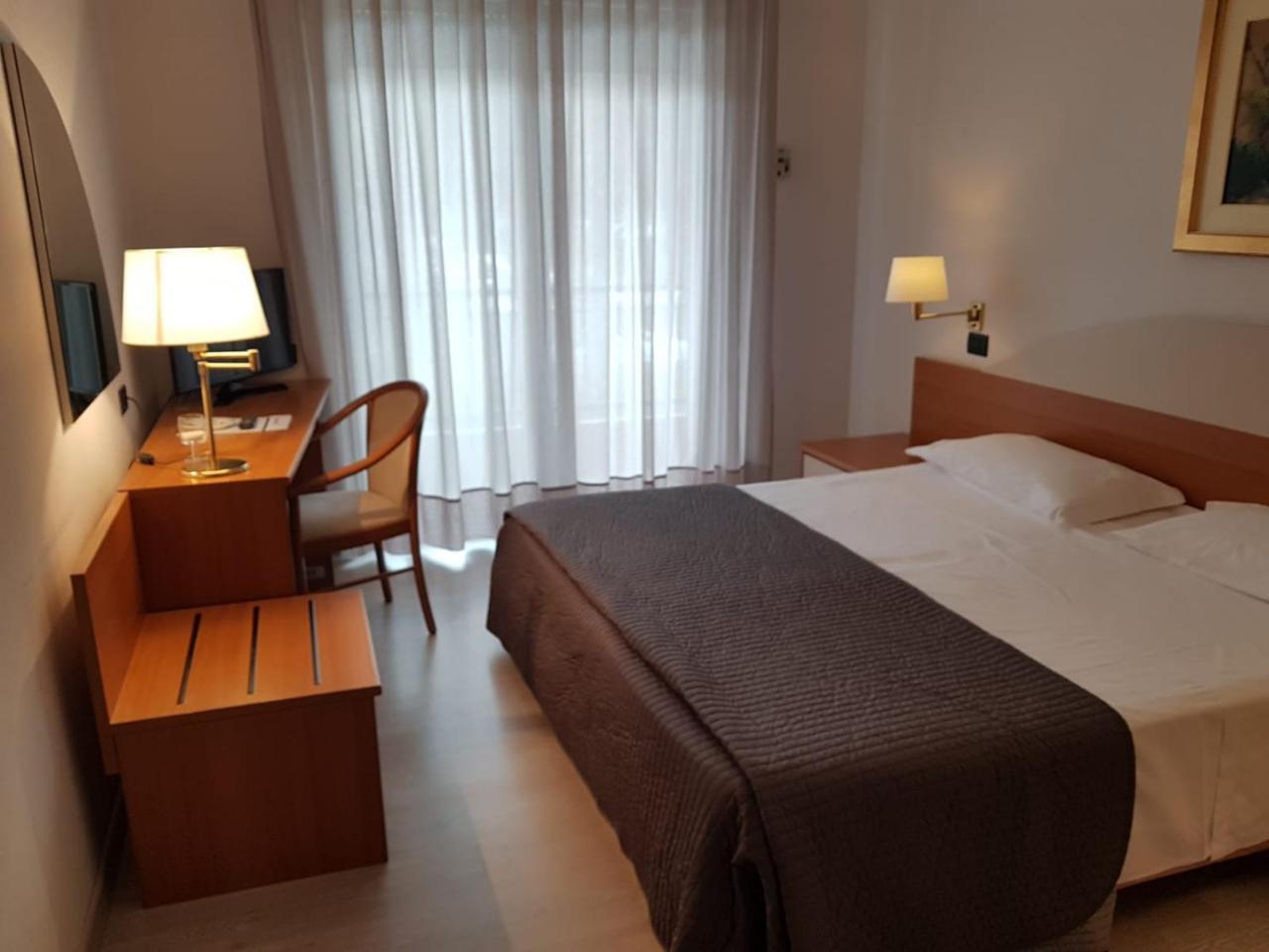 Roero Park Hotel Sommariva Perno Eksteriør bilde