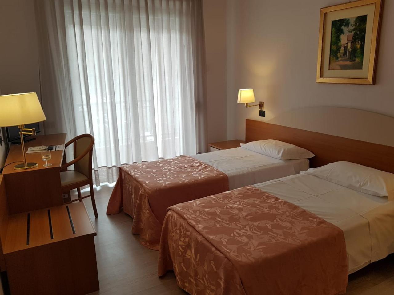 Roero Park Hotel Sommariva Perno Eksteriør bilde