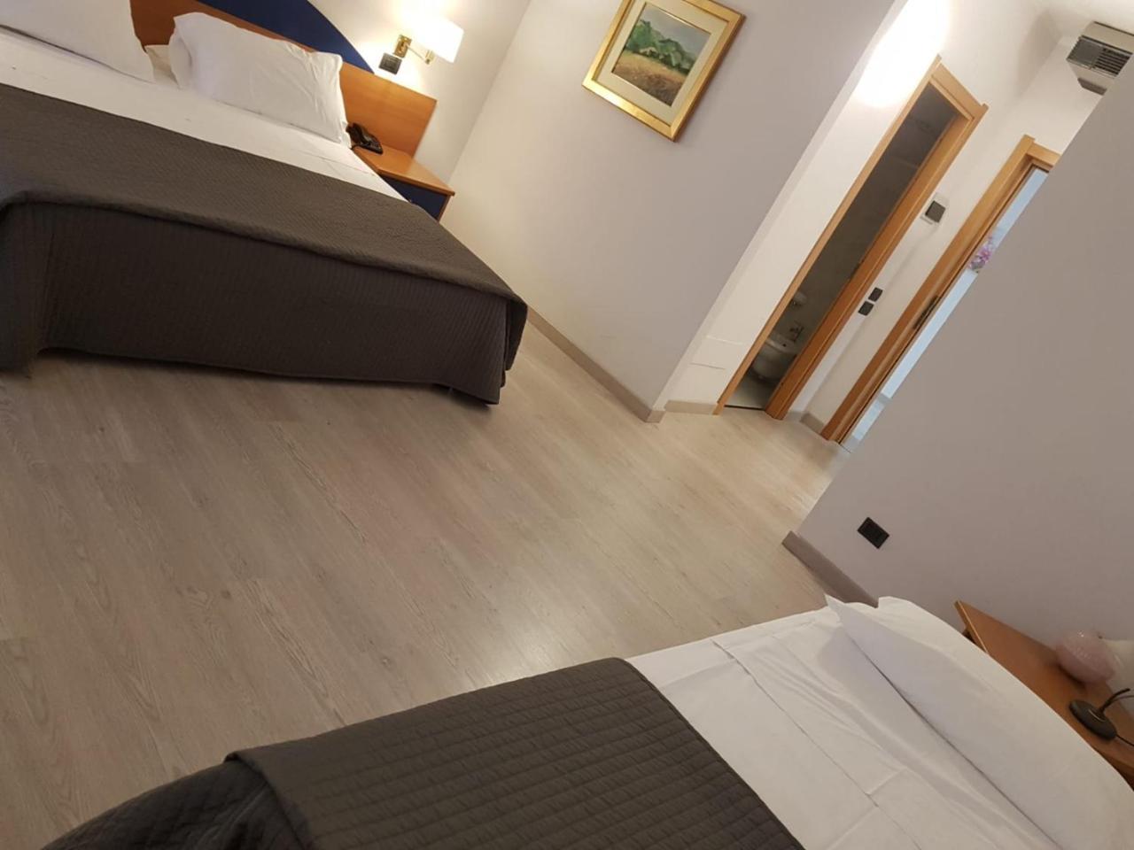 Roero Park Hotel Sommariva Perno Eksteriør bilde