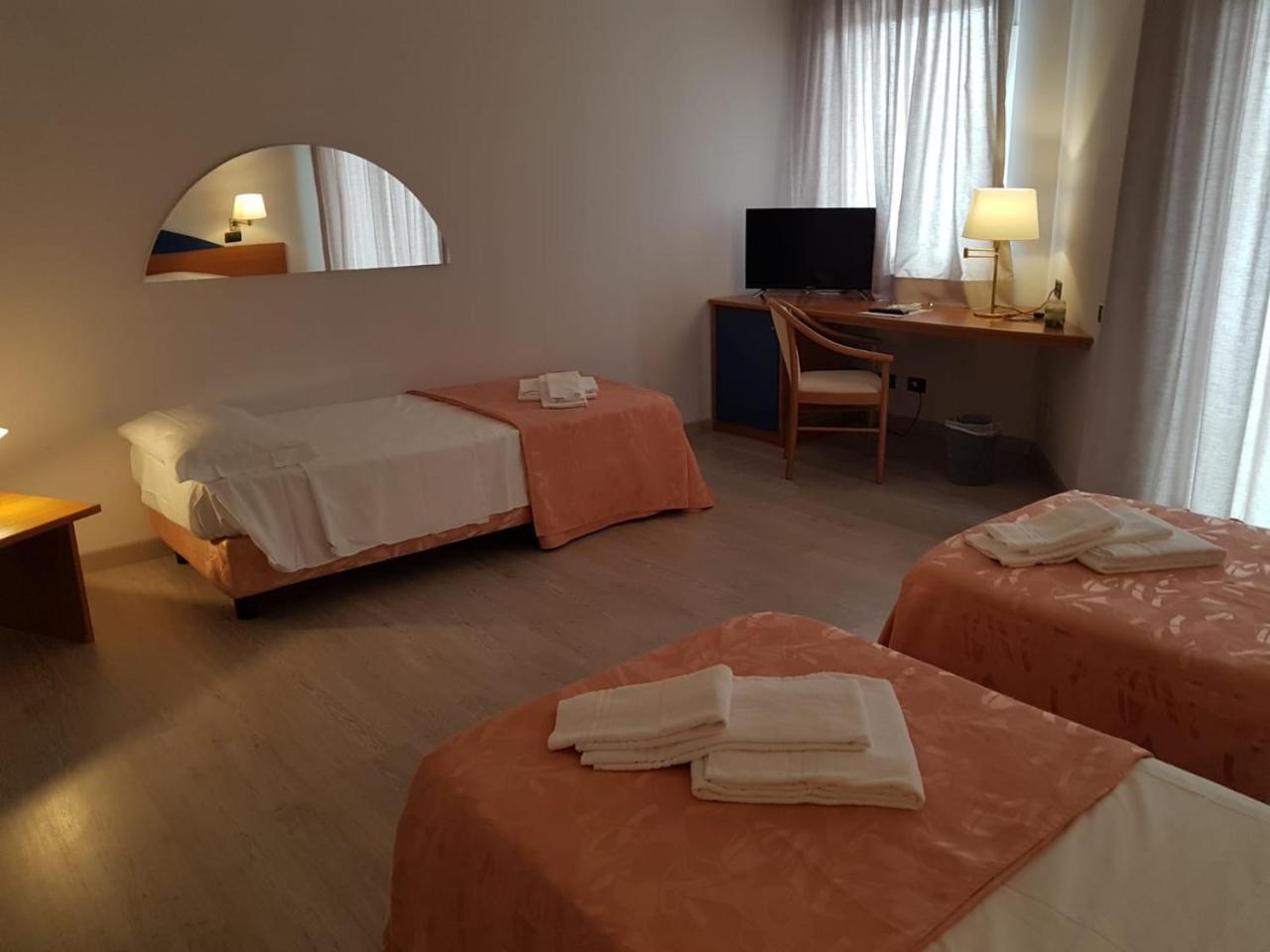 Roero Park Hotel Sommariva Perno Eksteriør bilde
